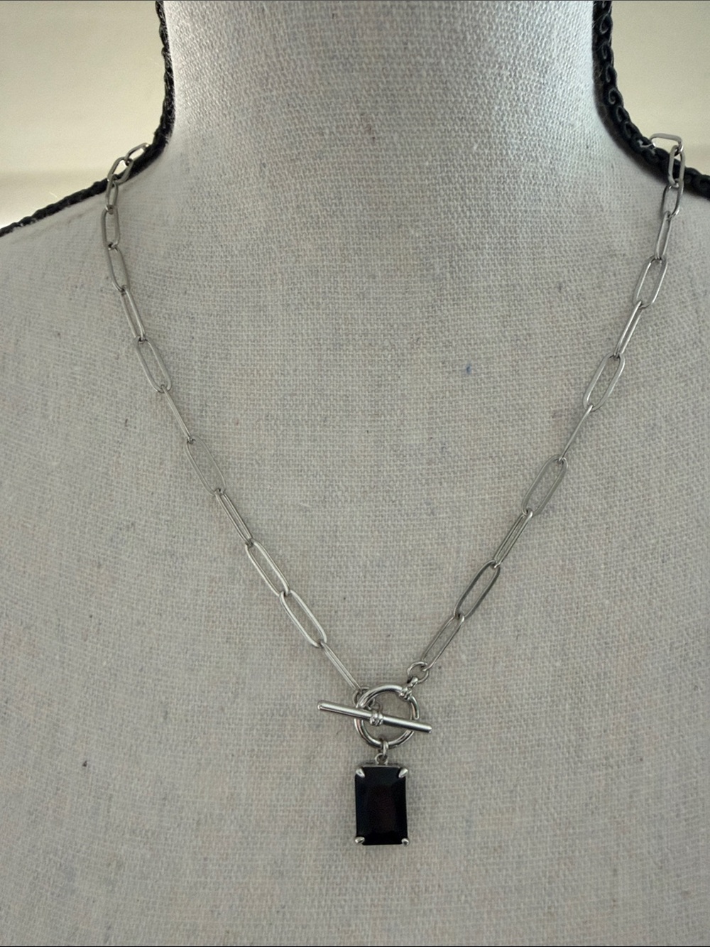 Toggle Chain Necklace EUC